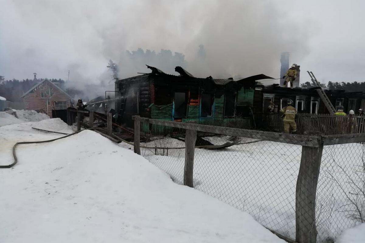 В Рязанском районе сгорел деревянный дом на три семьи | 13.03.2022 | Рязань  - БезФормата