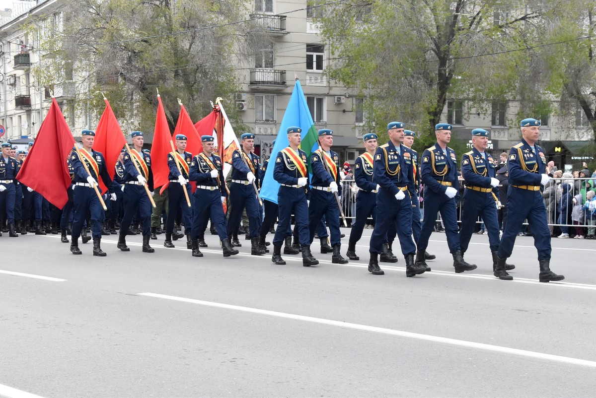 В Рязани встретили десантников, вернувшихся с Парада Победы в Москве |  09.05.2024 | Рязань - БезФормата