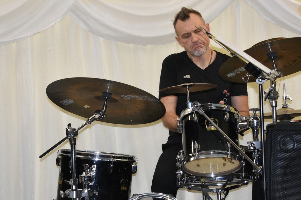 Куры-музыканты: джаз-группа пернатых покоряет сцену