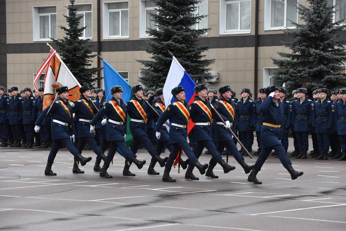 Рязанский гвардейское высшее воздушно десантное командное училище. Рязанское Гвардейское высшее воздушно-десантное. Рязанский военный вуз. Площадь Маргелова Рязань. Шойгу в Рязани.