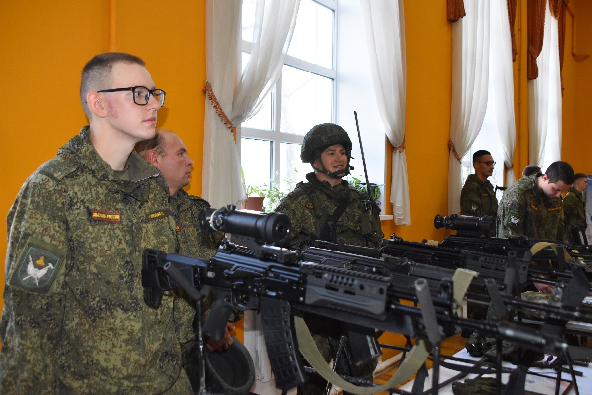 В Спасском РДК военные показали вооружение Российской армии и трофеи из  зоны СВО | 03.11.2023 | Рязань - БезФормата