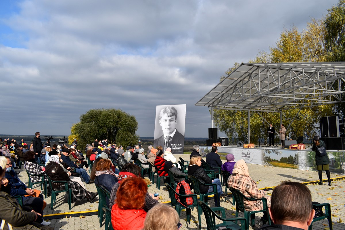 В Константинове отметили 126-летие Сергея Есенина | 04.10.2021 | Рязань -  БезФормата