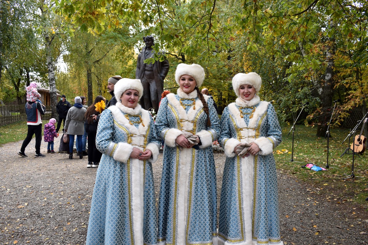 В Константинове отметили 126-летие Сергея Есенина | 04.10.2021 | Рязань -  БезФормата