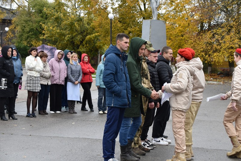 Родственники мобилизованных. Митинг проводы мобилизованных. Мобилизация в Рязани. Спасск Рязанский МРБИ мобилизация Спасск. Мобилизация Смоленск.