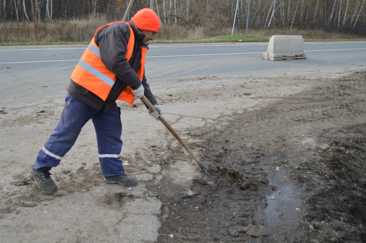 На повороте на деревню Ивановское в Старожиловском районе делают остановку  | 28.10.2022 | Рязань - БезФормата