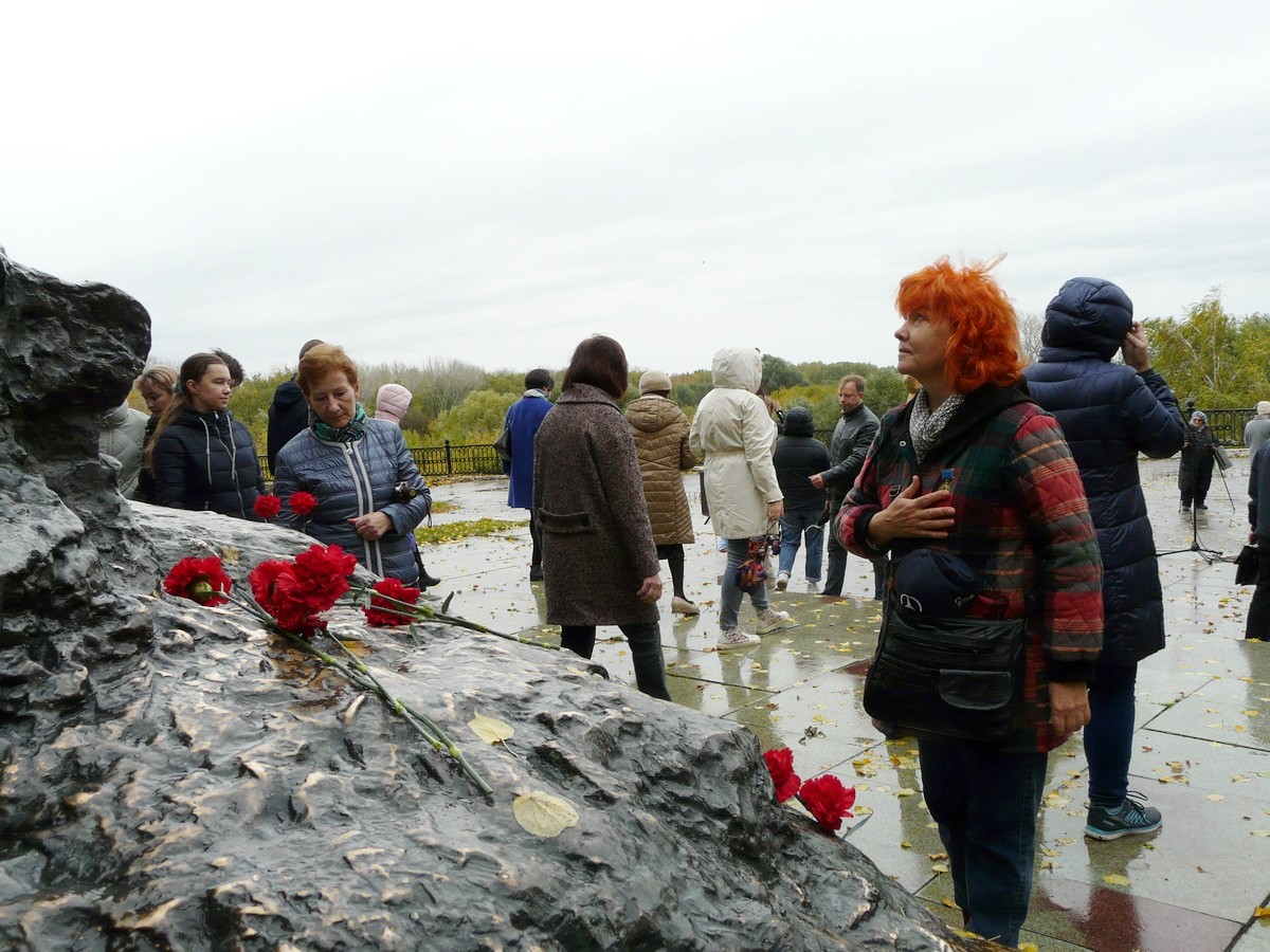 В Рязани день рождения Сергея Есенина отметили поэтическим митингом |  03.10.2022 | Рязань - БезФормата