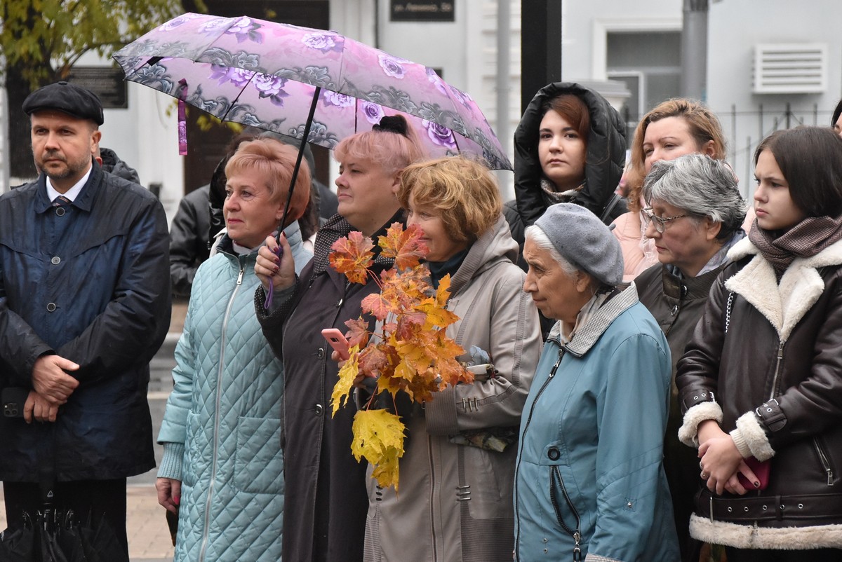 В Рязани открыли памятники педагогам | 15.10.2023 | Рязань - БезФормата