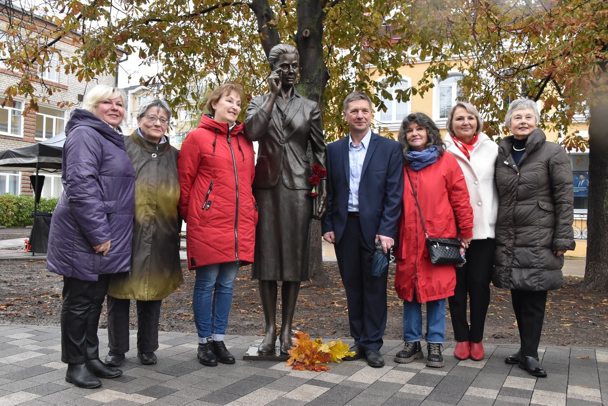 В Рязани открыли памятники педагогам | 15.10.2023 | Рязань - БезФормата