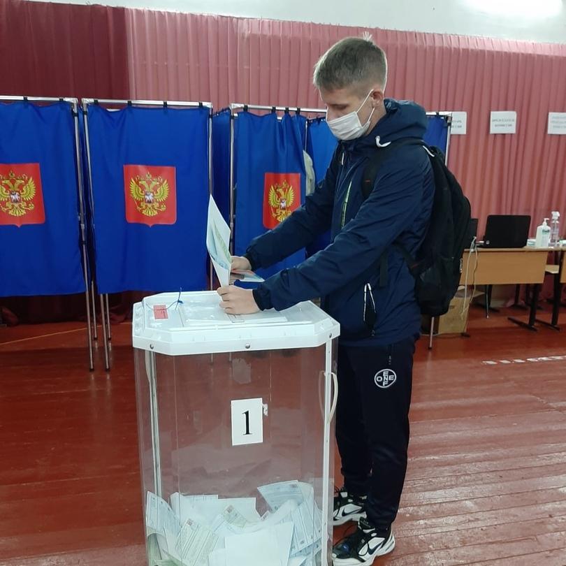 Какие районы голосуют. Голосование на участках 2023 единый день голосования. Голосование на участке проходит. Уик р.п. Милославское. Как проходит выборы фото.
