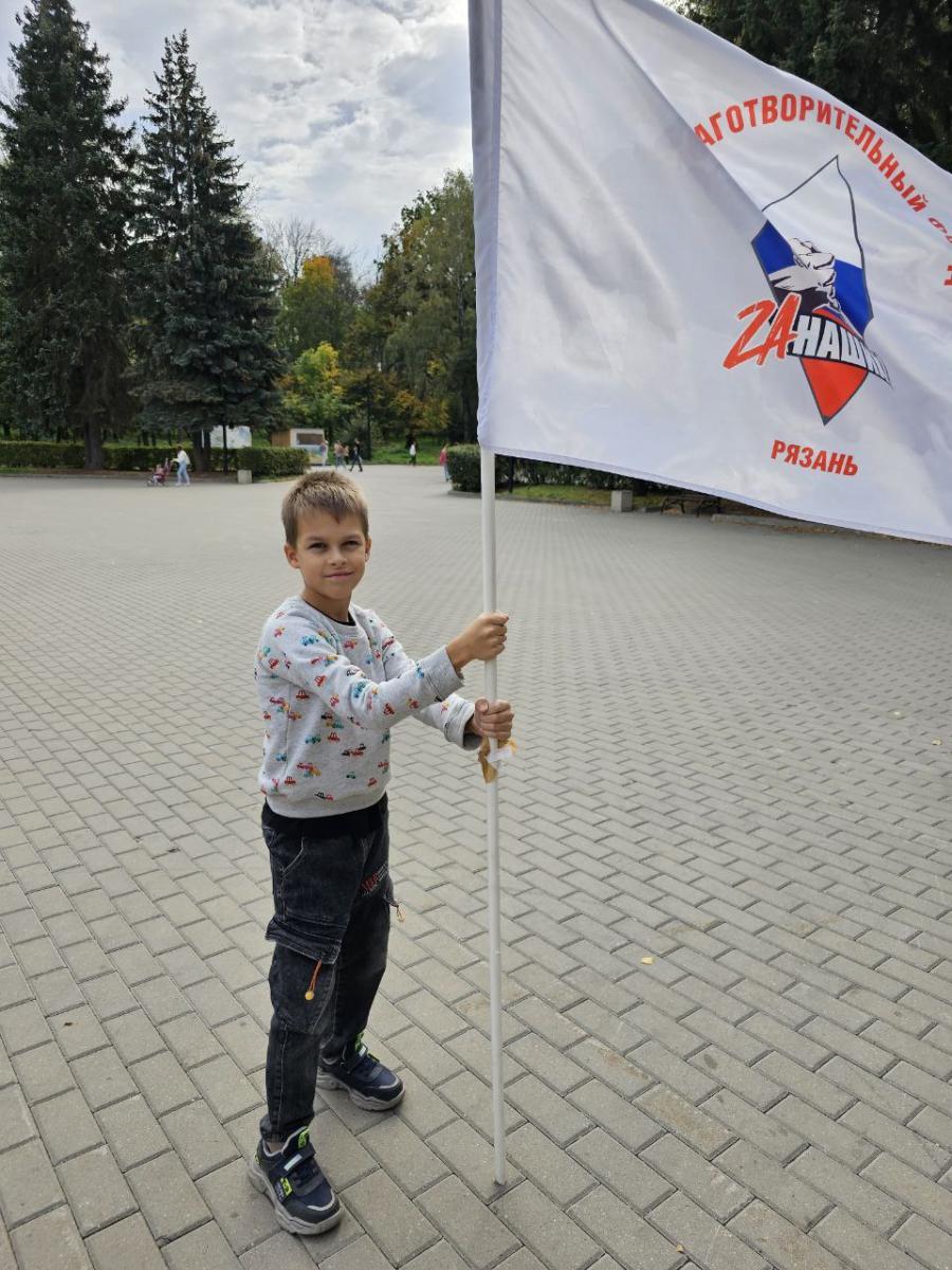 В Рязанском ЦПКиО волонтеры провели мастер-класс по плетению масксетей |  25.09.2023 | Рязань - БезФормата