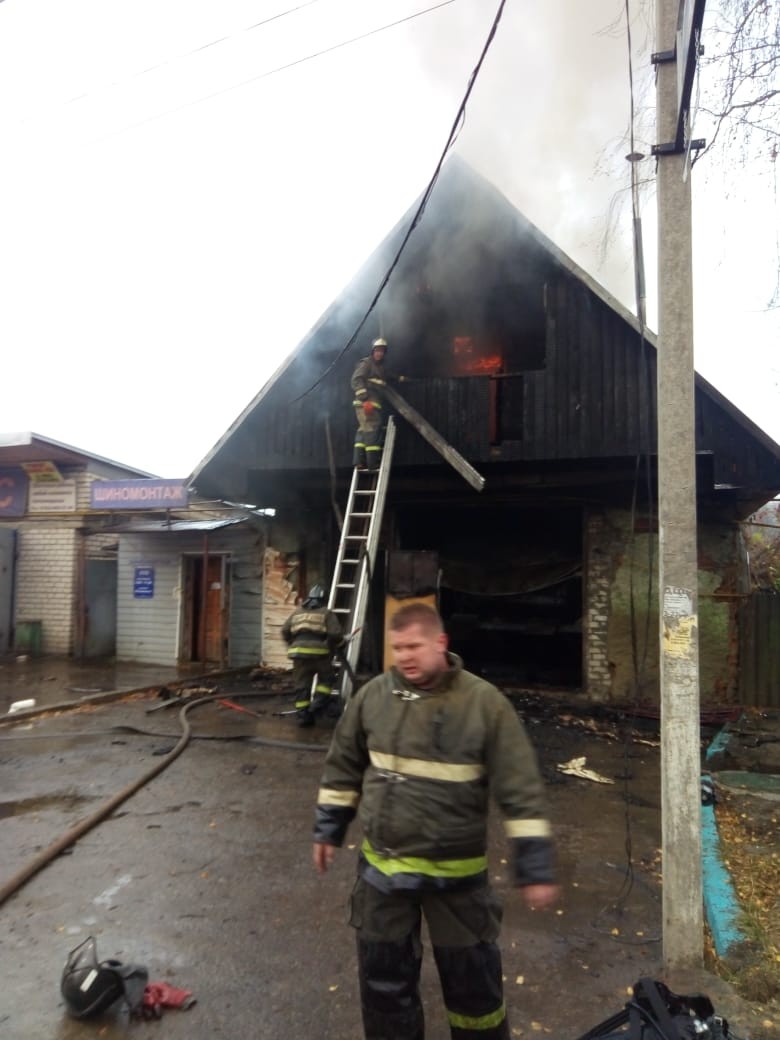 Пожар в скопине. Пожар в Скопине сегодня. ЧП В городе Скопине. Автомастерские в Скопине.